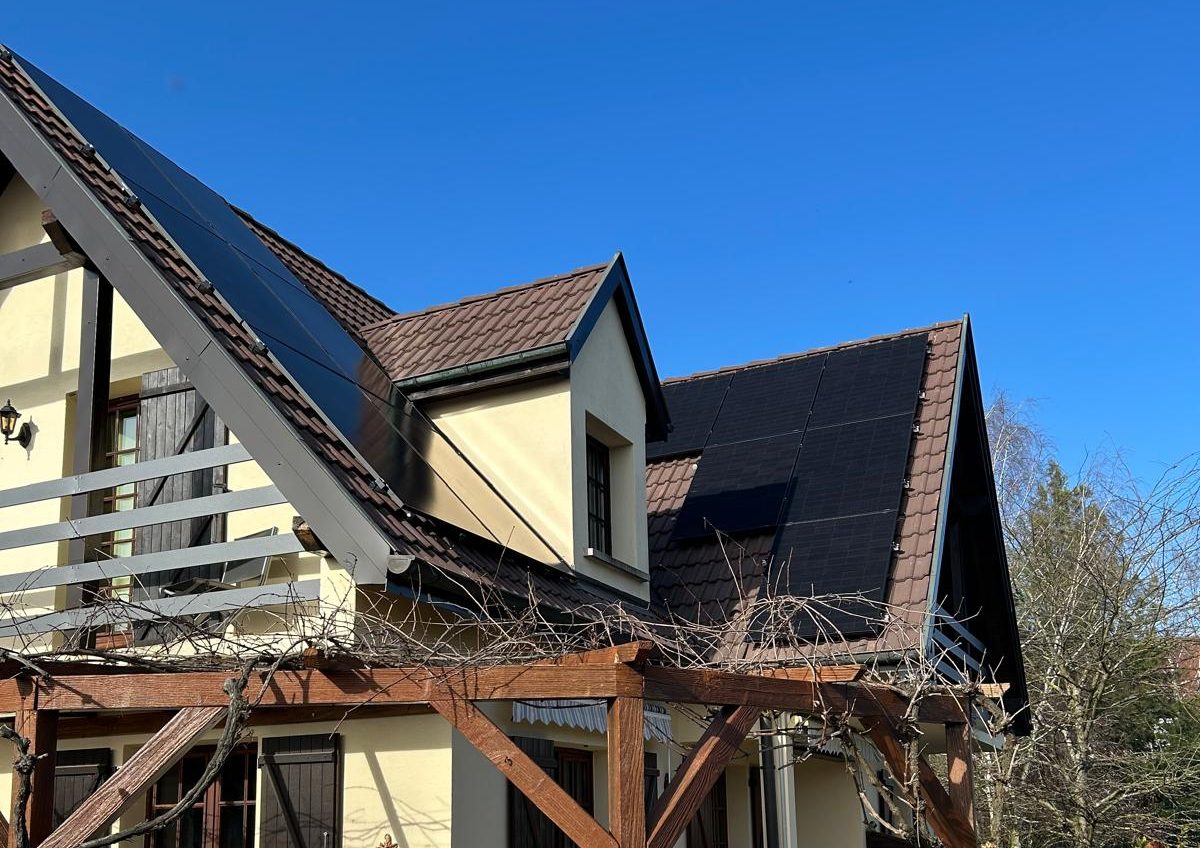 Installation de panneaux solaires sur une maison individuelle à toiture en pente à Hombourg, projet réalisé par Wattsun68